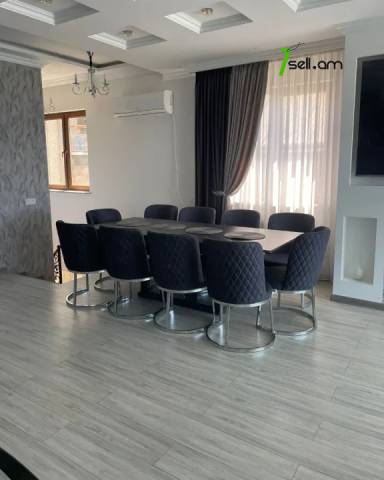 Երեք հարկանի քարե տուն, Նորք-Մարաշ վարչական շրջան Նորք Մարաշում, 300 ք.մ., 3+ սանհանգույց