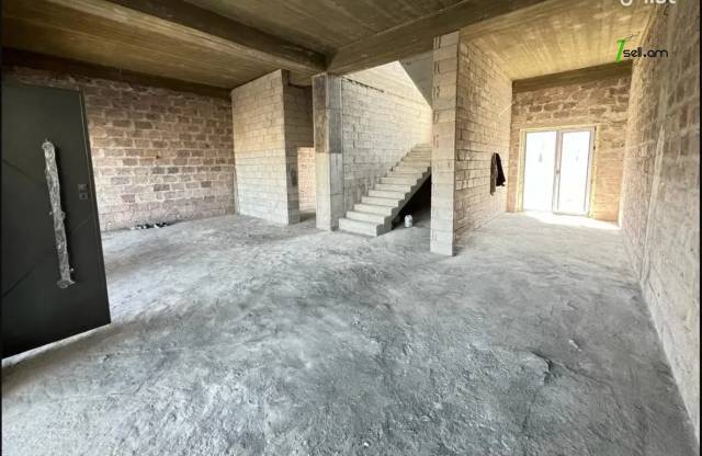 Երկու հարկանի քարե տուն Մելքումովի փողոցում Աջափնյակում, 300 ք.մ., 2 սանհանգույց