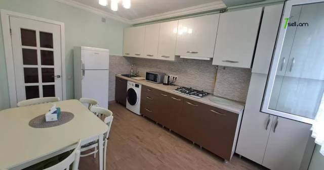 1 սենյականոց բնակարան Եզնիկ Կողբացու փողոցում, 40 քմ, 4/9 հարկ, եվրովերանորոգված