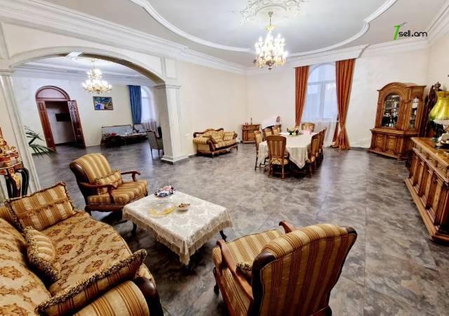 Երկու հարկանի քարե տուն, Դուրյան թաղամաս Ավանում, 2400 ք.մ., 3+ սանհանգույց, մեծ հողամաս