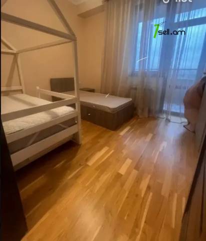 4 սենյականոց բնակարան նորակառույց շենքում Պարույր Սևակի փողոցում, 125 ք.մ., 9/16 հարկ