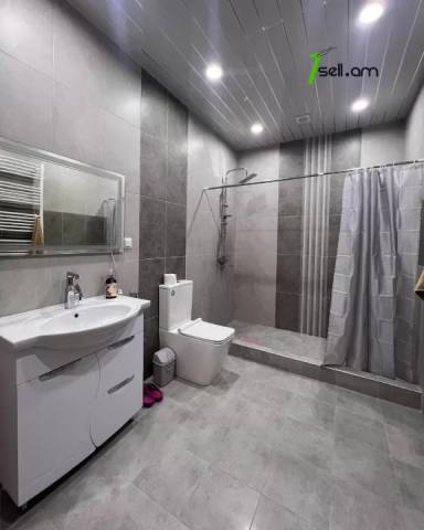 Երկու հարկանի քարե թաունհաուզ, Muracan St Էրեբունիում, 230 ք.մ., 3+ սանհանգույց