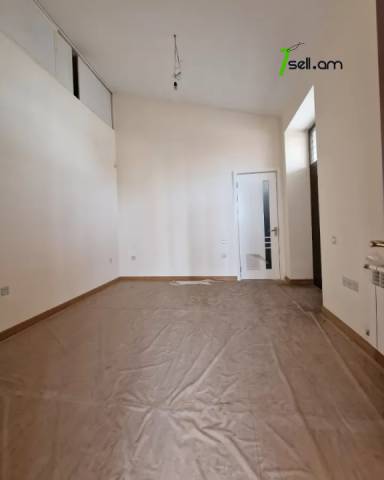 Երեք հարկանի քարե տուն, Նոյ թաղամաս Աջափնյակում, 600 ք.մ., 3+ սանհանգույց, եվրովերանորոգված