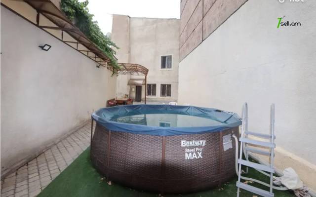 Երեք հարկանի քարե տուն Տիգրան Մեծի պողոտայում Էրեբունիում, 372 ք.մ., 2 սանհանգույց, եվրովերանորոգված