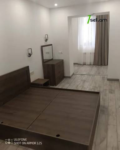 2 սենյականոց բնակարան Կոմիտասի պողոտայում, 57 ք.մ., նախավերջին հարկ, կապիտալ վերանորոգված, քարե շենք