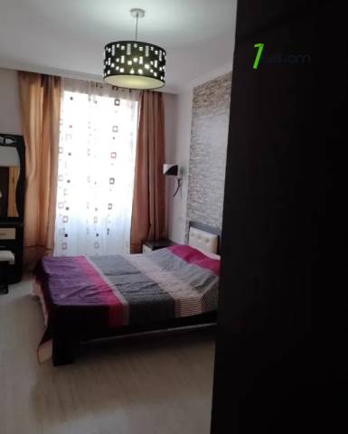 3 սենյականոց բնակարան Սայաթ-Նովայի պողոտայում, 70 ք.մ., 3/5 հարկ, եվրովերանորոգված, քարե շենք