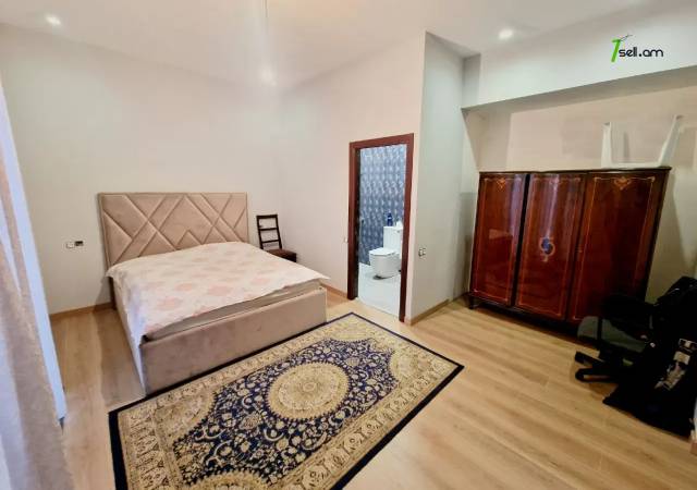 Երկու հարկանի քարե տուն Ծարավ աղբյուրի փողոցում Ավանում, 900 քմ, 3+ սանհանգույց, եվրովերանորոգված