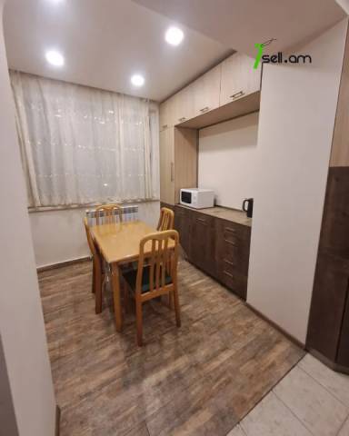 3 սենյականոց բնակարան Աբովյան փողոցում, 85 ք.մ., 2 սանհանգույց, 3/5 հարկ, կոսմետիկ վերանորոգում