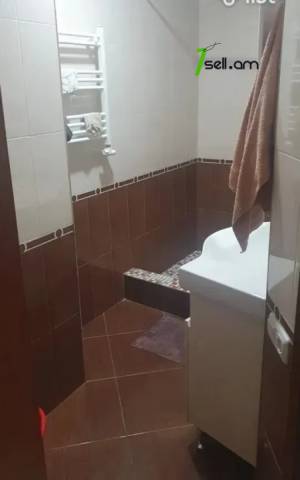 3 սենյականոց բնակարան, Թբիլիսյան խճուղի, 85 ք.մ., 12/16 հարկ, կոսմետիկ վերանորոգում