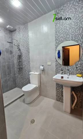 Գրասենյակային տարածք Այգեստանի 10րդ փողոցում կենտրոնում, 220 ք.մ.