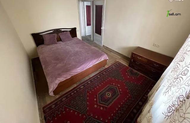 4 սենյականոց բնակարան Արամ Մանուկյանի փողոցում, 100 ք.մ., մի քանի պատշգամբ, մասնակի վերանորոգում