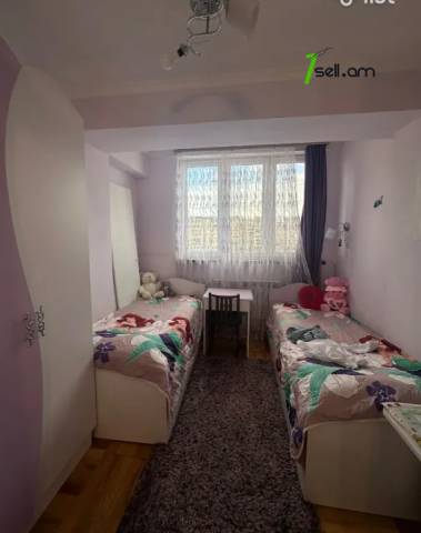 3 սենյականոց բնակարան, Ավան-Առինջ 1-ին միկրոշրջան, 82 քմ, նախավերջին հարկ, եվրովերանորոգված