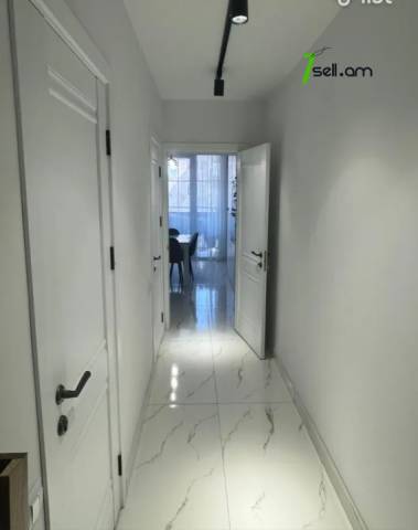 4 սենյականոց բնակարան Դրոյի փողոցում, 108 ք.մ., դիզայներական ոճով վերանորոգված, քարե շենք