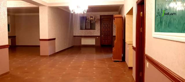 Երկու հարկանի քարե տուն, Նոյ թաղամաս Աջափնյակում, 820 ք.մ., 3+ սանհանգույց, կապիտալ վերանորոգված