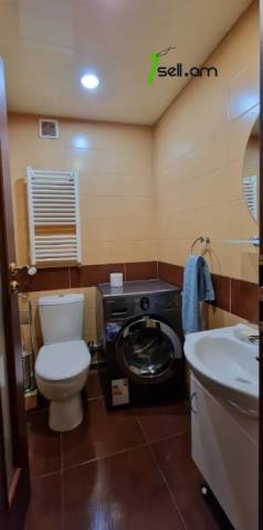 Երկու հարկանի քարե տուն, Բարեկամության փողոցի 2-րդ նրբանցք Նոր Նորքում, 800 ք.մ., 2 սանհանգույց