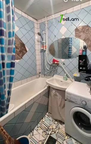 4 սենյականոց բնակարան Դավիթ Մալյան փողոցում, 73 ք.մ., 1/5 հարկ, քարե շենք