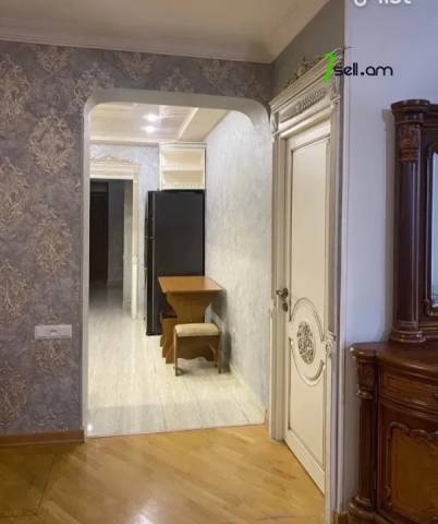 3 սենյականոց բնակարան, Աթոյան փողոցի նրբանցք, 91 ք.մ., 1/5 հարկ, կապիտալ վերանորոգված, քարե շենք