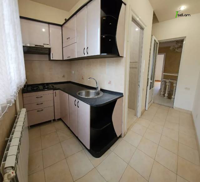 Երկու հարկանի քարե տուն Սեպուհի փողոցում Արաբկիրում, 890 ք.մ., 2 սանհանգույց, կապիտալ վերանորոգված