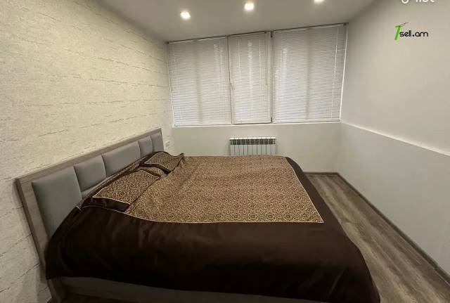 2 սենյականոց բնակարան Արամ Խաչատրյան փողոցում, 55 ք.մ., մի քանի պատշգամբ, նախավերջին հարկ