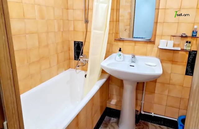 3 սենյականոց բնակարան Ամիրյան փողոցում, 85 քմ, 12/16 հարկ, մի քանի պատշգամբ, կապիտալ վերանորոգված