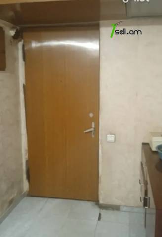 3 սենյականոց բնակարան Աբովյան փողոցում, 78 ք.մ., քարե շենք