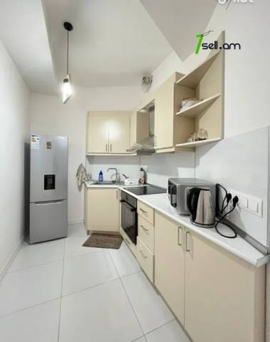 3 սենյականոց բնակարան նորակառույց շենքում Մարո Մարգարյան փողոցում, 59 ք.մ., բարձր առաստաղներ