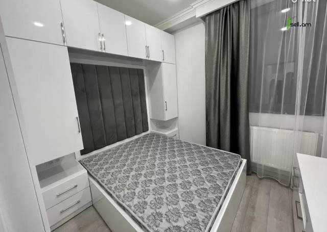 3 սենյականոց բնակարան նորակառույց շենքում Հանրապետության փողոցում, 55 ք.մ., բարձր առաստաղներ