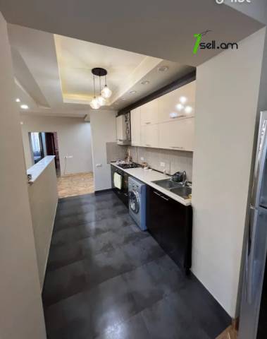 3 սենյականոց բնակարան Տպագրիչների փողոցում, 90 ք.մ., 2/4 հարկ, 2 սանհանգույց, բարձր առաստաղներ