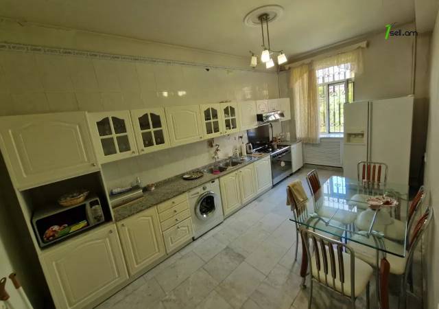 Երեք հարկանի քարե տուն Աջափնյակում, 500 ք.մ., 3+ սանհանգույց, եվրովերանորոգված