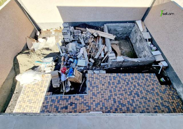 Երկու հարկանի քարե տուն 13-րդ փողոցում Զովունիում, 250 ք.մ., 2 սանհանգույց, եվրովերանորոգված