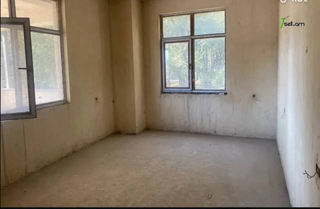 Ընդարձակ 5 սենյականոց բնակարան նորակառույց շենքում Վահրամ Փափազյան փողոցում, 284 ք.մ.