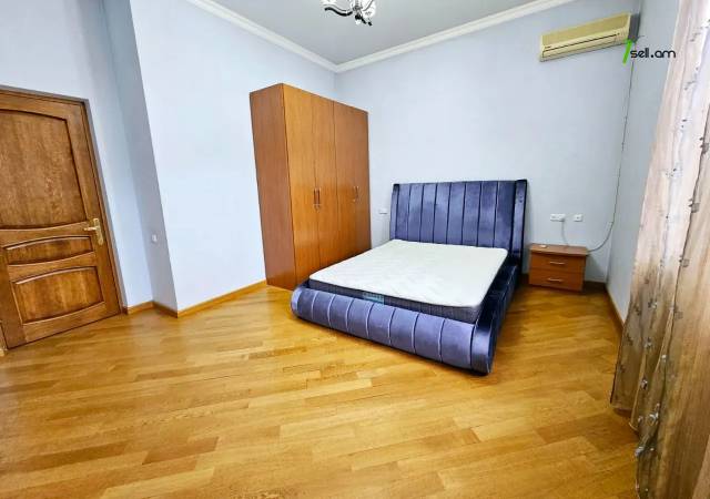 Երեք հարկանի քարե տուն Բարբյուսի փողոցում Արաբկիրում, 1060 ք.մ., 3+ սանհանգույց