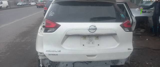 Nissan Rogue Բագաժնիկ