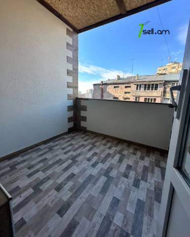 4 սենյականոց բնակարան Մոլդովական փողոցում, 100 ք.մ., 2/5 հարկ, կապիտալ վերանորոգված, քարե շենք