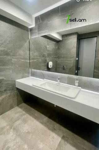 Բազմաֆունկցիոնալ գույք Ոսկերիչների փողոցում կենտրոնում, 150 քմ