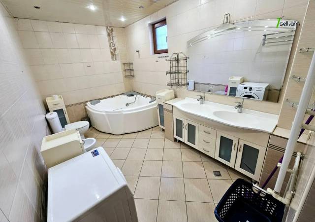 Երկու հարկանի քարե տուն Սևաստոպոլյան փողոցում Արաբկիրում, 572 ք.մ., 3+ սանհանգույց