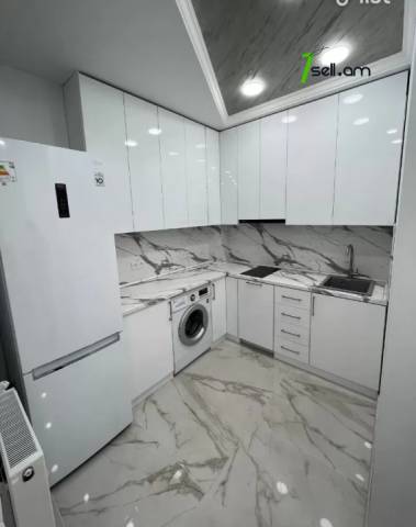 3 սենյականոց բնակարան նորակառույց շենքում Հանրապետության փողոցում, 55 ք.մ., բարձր առաստաղներ