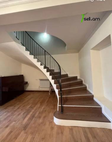 Երկու հարկանի քարե տուն 39-րդ փողոցում Զովունիում, 180 ք.մ., կապիտալ վերանորոգված