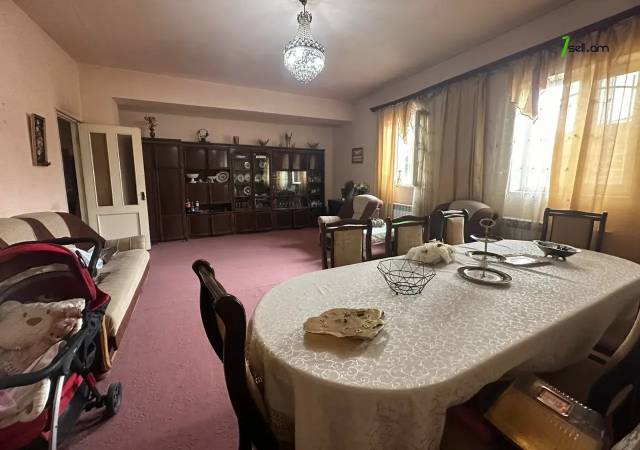 Երկու հարկանի քարե տուն Դավիթ Բեկի փողոցում Նոր Նորքում, 1400 ք.մ., կոսմետիկ վերանորոգում