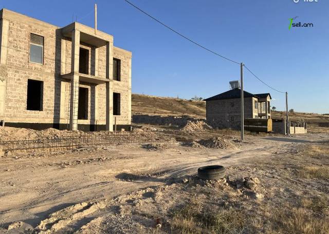 Հողատարածք բնակելի շինությունների համար Ավանում, 1000 ք.մ.