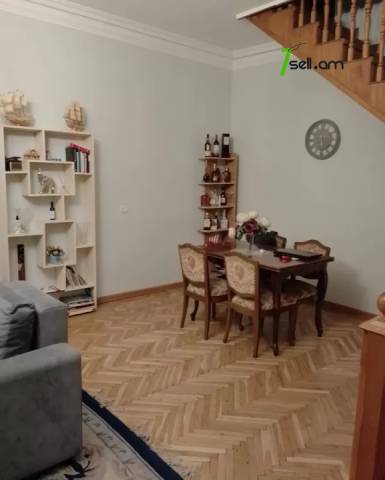 Երկու հարկանի քարե տուն Նոր Արեշի 35րդ փողոցում Էրեբունիում, 450 ք.մ., 3+ սանհանգույց