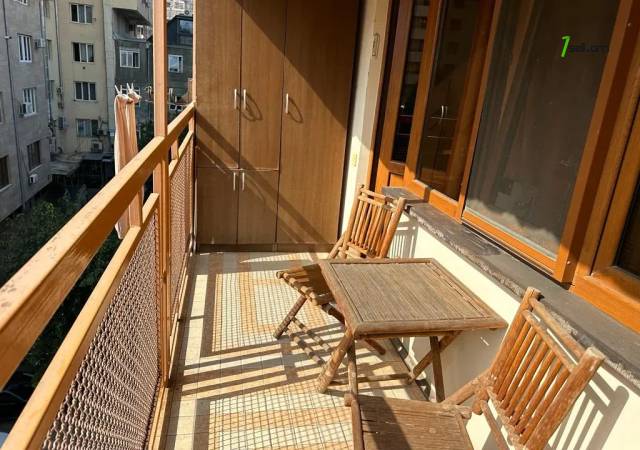 3 սենյականոց բնակարան Պուշկինի փողոցում, 106 ք.մ., 2 սանհանգույց, բարձր առաստաղներ, մի քանի պատշգամբ