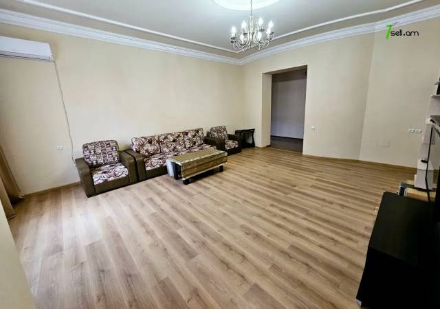 Երկու հարկանի քարե տուն, Գ-1 թաղամաս Աջափնյակում, 1200 ք.մ., 2 սանհանգույց, կապիտալ վերանորոգված