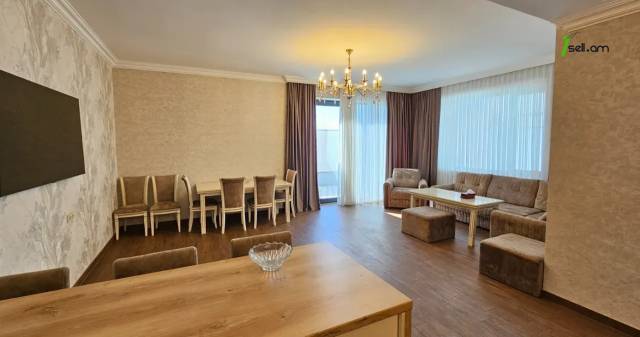 Երկու հարկանի քարե թաունհաուզ, Գ-1 թաղամաս Աջափնյակում, 400 քմ, 2 սանհանգույց, կապիտալ վերանորոգված