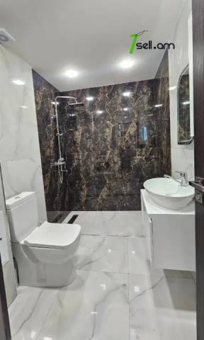 4 սենյականոց բնակարան Րաֆֆու փողոցում, 90 քմ, 2/9 հարկ, կապիտալ վերանորոգված