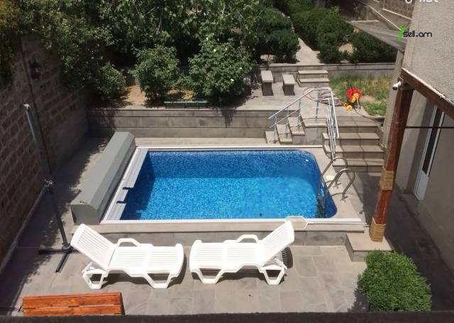 Երկու հարկանի քարե տուն Ազատության պողոտայում Արաբկիրում, 230 քմ, 3+ սանհանգույց