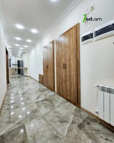 Երեք հարկանի քարե տուն Նոր Արեշի 2րդ փողոցում Էրեբունիում, 450 ք.մ., 3+ սանհանգույց