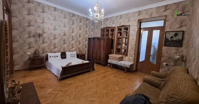 2 սենյականոց բնակարան Նալբանդյան փողոցում, 80 քմ, 2/4 հարկ, կապիտալ վերանորոգված, քարե շենք