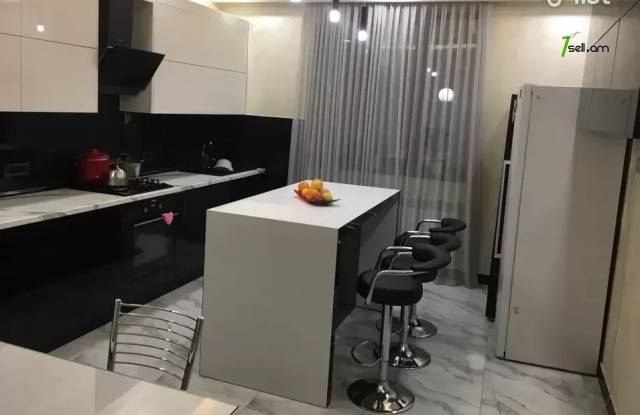 Երեք հարկանի քարե տուն, Դավթաշեն 3-րդ թաղամաս Դավիթաշենում, 332 ք.մ., 3+ սանհանգույց