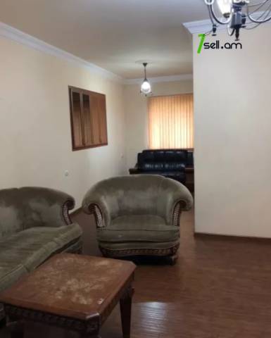 3 սենյականոց բնակարան Կարապետ Ուլնեցու փողոցում, 105 ք.մ., 2 սանհանգույց, բարձր առաստաղներ, 1/3 հարկ